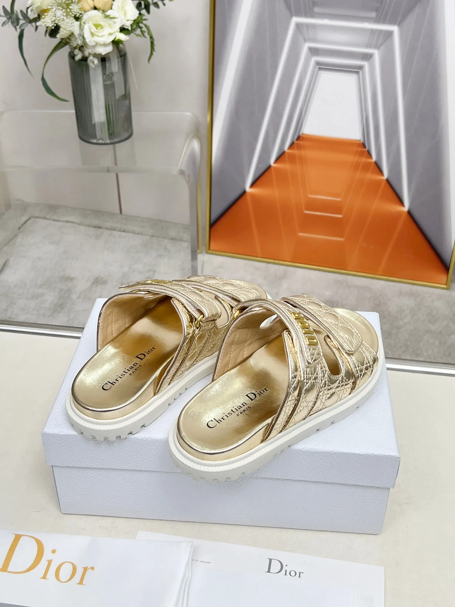 👟👟Ex-factory price 500👟👟Dior👏👏new classic style. 🔥Purchasing-level qualityThe most popular thick-soled sandals in foreign counters. Upper➕Inside: original customized material, original mold opening of sole 1.1 (lightweight, code number 35-40 (41/42 can be customized)